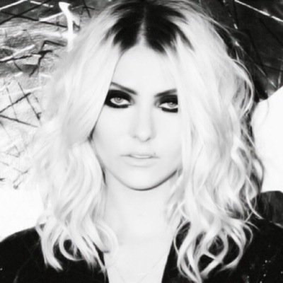 Blow the smoke right off the tube. Kiss my gentle burning bruise. |[RP|#FM|#Vampire.]|
