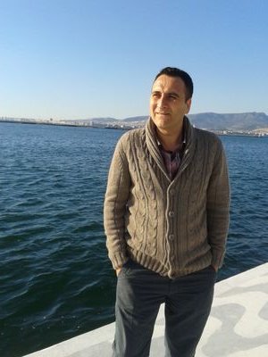 Manik depresif.. Spesifik deli.. Kafasi güzel kelebek kişisi..!