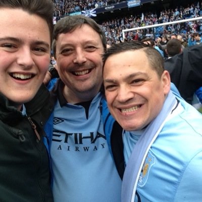 MCFC fan, avid golfer and curry lover.