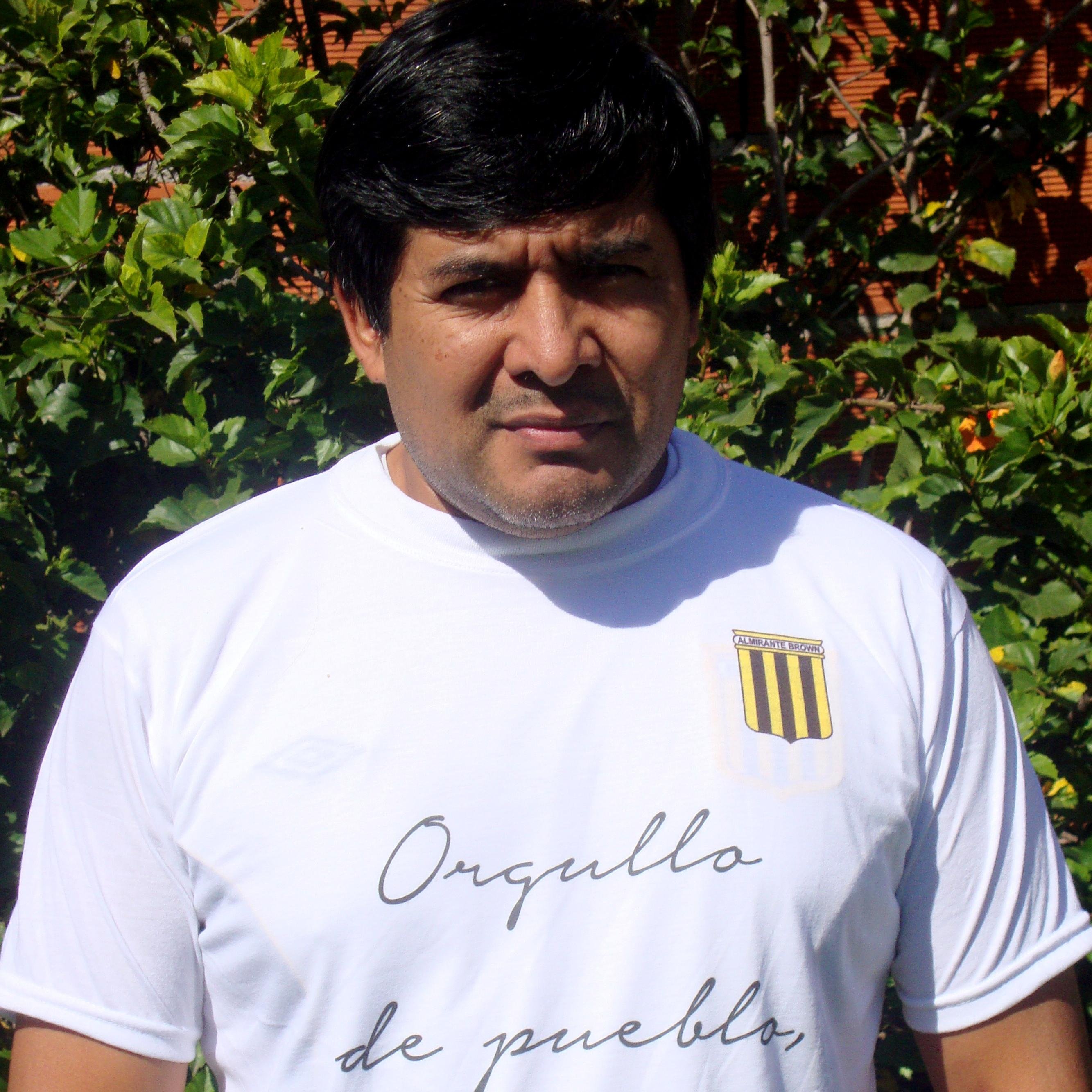Capturador de momentos amateur, Padre, Hijo, Esposo y empleado. Colaborador de medios partidarios de Almirante Brown, voleybolista en los tiempos libres y mas!