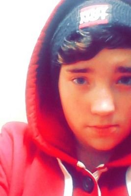 You want that i describe my life. Ian Thomas, 5SOS, 1D, O2L, Emblem3, BoyCode, Janoskians, WattPad. Oh, i have to describe in One word.. Boys!! ♬♥♥♥