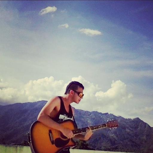 Artista,cantante,compositor colombiano, aquí encontraras y escucharas el gran talento de KELA