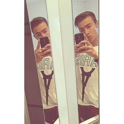 sammyvaneeden's profile picture. larissa is my life