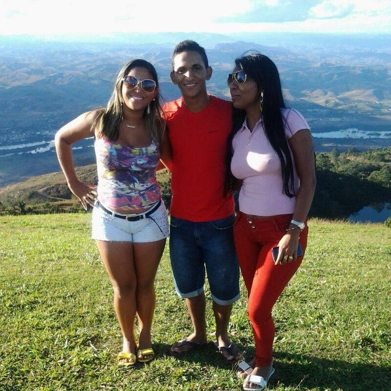 gosto de futbol lazer com a familia trabalho motorista tenho dois filhos casado a 20 anos sou cruzeirense jhonnathan vanessa simone claudio e trabalho  muito