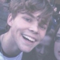 FOLLOW @1975Craic she follows back!