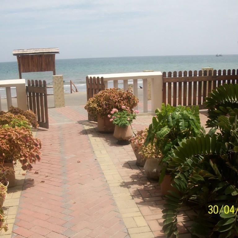 HOTEL EN LA PLAYA DE CRUCITA - FRENTE AL MAR