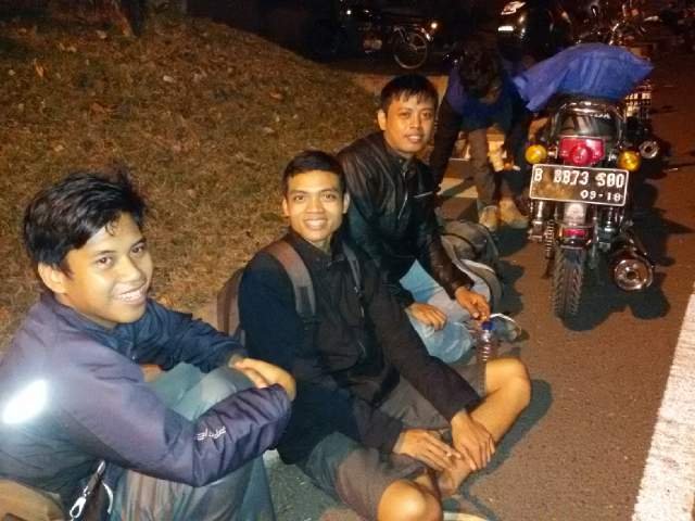 di bodohi,caci-maki,di buli
bukan motivasi,apalagi solusi
asu to....