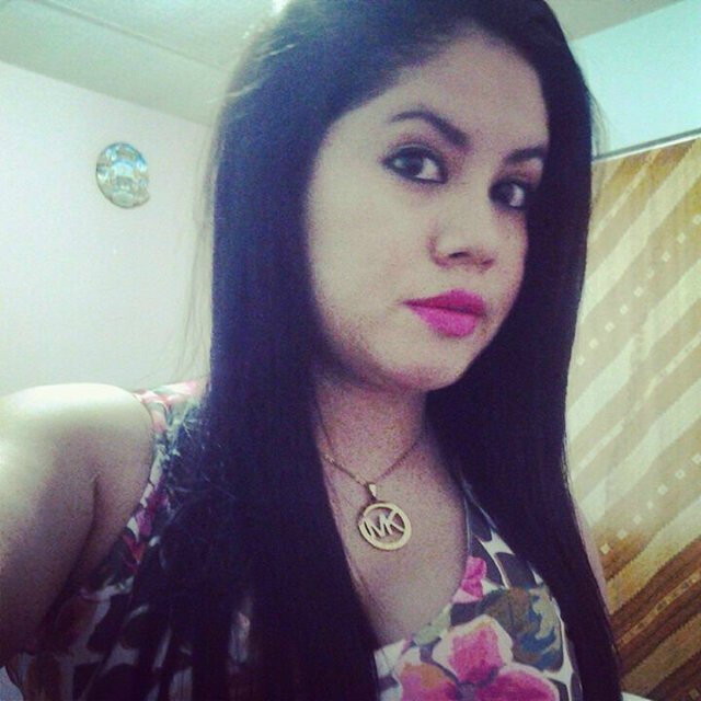 Licenciada profesional en la salud amo mi trabajo y lo que hago!!
madre de un bebé hermoso. ;)
 Dios es mi fortaleza