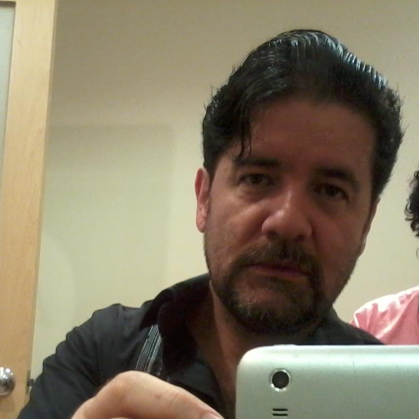 Perito traductor ing/fra/ale TSJDF/Colmex/Consejo Brit.; psicólogo; wikipedista ex vicepresidente WMMX; aprendiz de tenor en coros Colmex y Sivam; M.'.