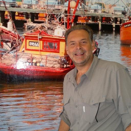 Periodista. Conductor del programa 