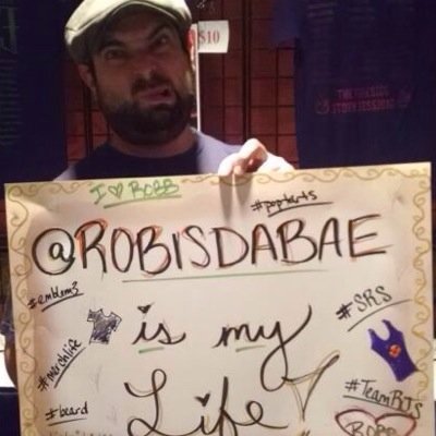 FOUR GIRLS OBSESSED WITH ROBB
WE LOVE YOU ROBB
ROBB FOLLOWS