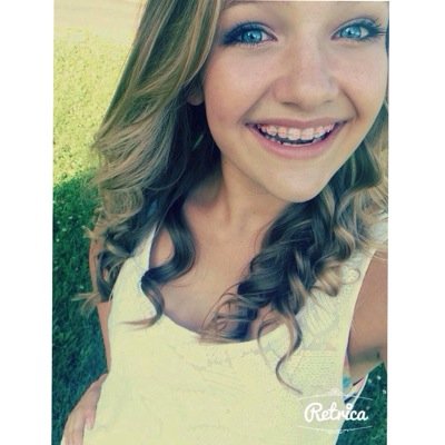 Haii I'm Karlie Mary dancer for lyfe✌️ softball is pretty neat.