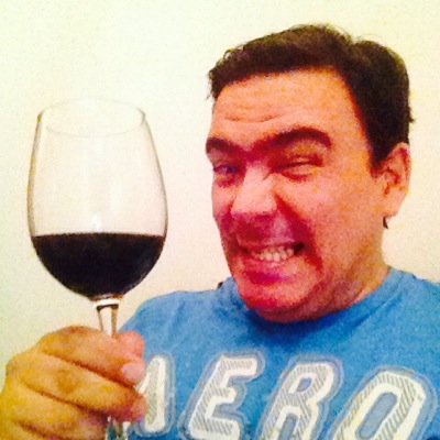 ARoqueni's profile picture. Publicista, fan de la música, los deportes, la comida, reír y bailar pero sobretodo de mi esposa @GrayArth