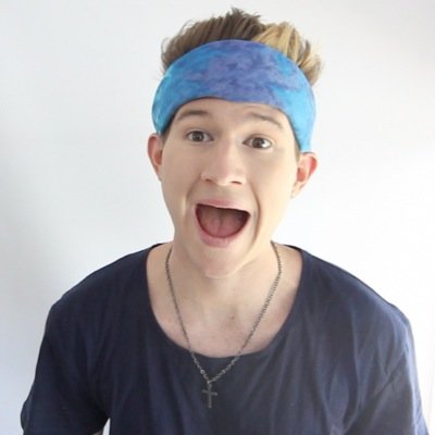 I have a problem, i cant stop watching youtubers... 0/6