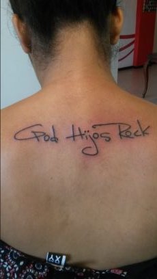 Mami de Gabriel y Zadquiel son mi vida, fanática de los colores y aromas. No puedo vivir sin ropa negra, no puedo respirar sin rock.