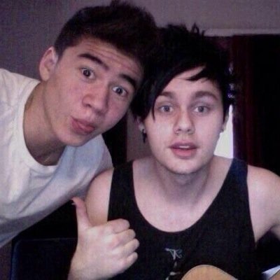 this is a free follow from @mikeyfivesos so go follow me there and ask for a follow back if u want!! :)