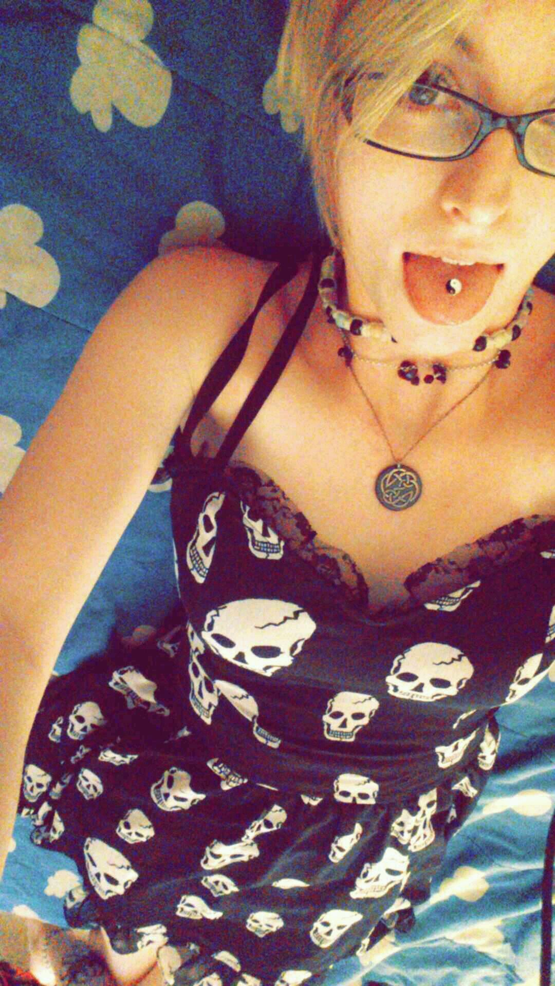 loveHATEva's profile picture. 