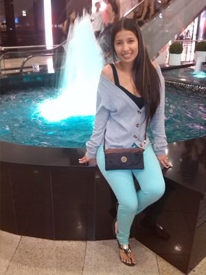 Soy una chica muy alegre y a la q le encanta bailar y estudiar...para algun dia ser una profesional