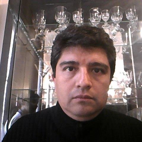 Respeto todas las opiniones
Me molestan los mismos argumentos
Solo defiendo a mi familia