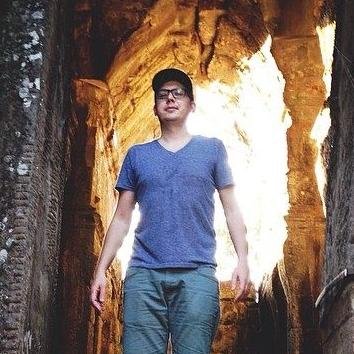 Father to a sister of a thought. NY native. SC Gamecock. Bay Area expat in PDX. PR pro. Consumer of music, coffee & the great outdoors. I thrive on enthusiasm.