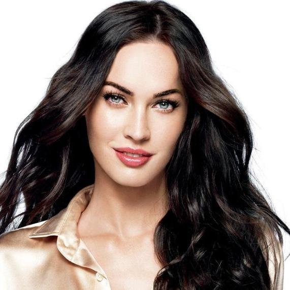 Cantante, Edecan, Modelo, Doctora, Amante de los animales y Acerera de corazón, ¿A quién le importa?