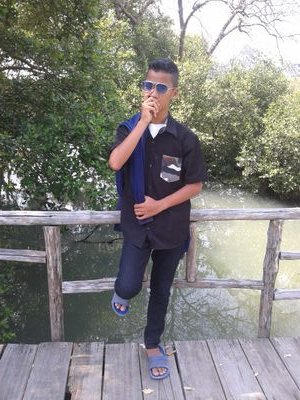 my nme is dimas.a.s| smp anida islamy     lahir 2000.10.30 |
