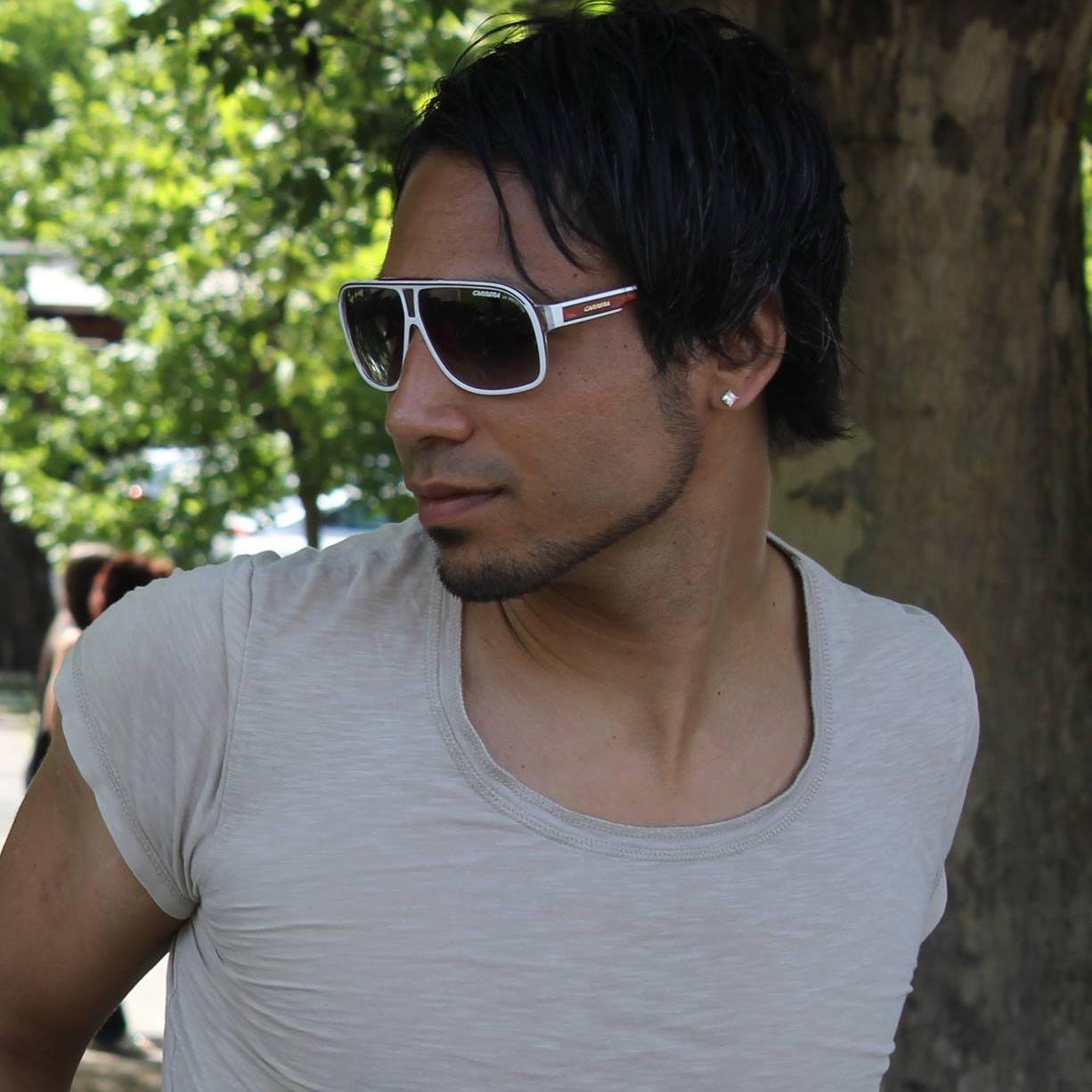 _RivoSA_'s profile picture. 