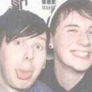 You dont have to follow this account but please check out @squirrelphan that would be nice ^_^