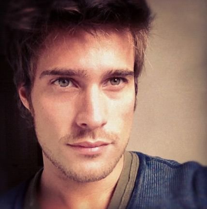 24. Porque TÚ vives y respiras, YO vivo y respiro, ‏♥ Lucy & Sergio ♥Actor famoso Argentino, hermano de Cameron