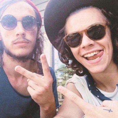go follow @narrymorph she follows back xx