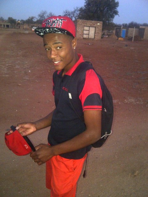 WeynardH's profile picture. I'm a boy of 18 years of age I care/respect  everyone who return the same favour to me .