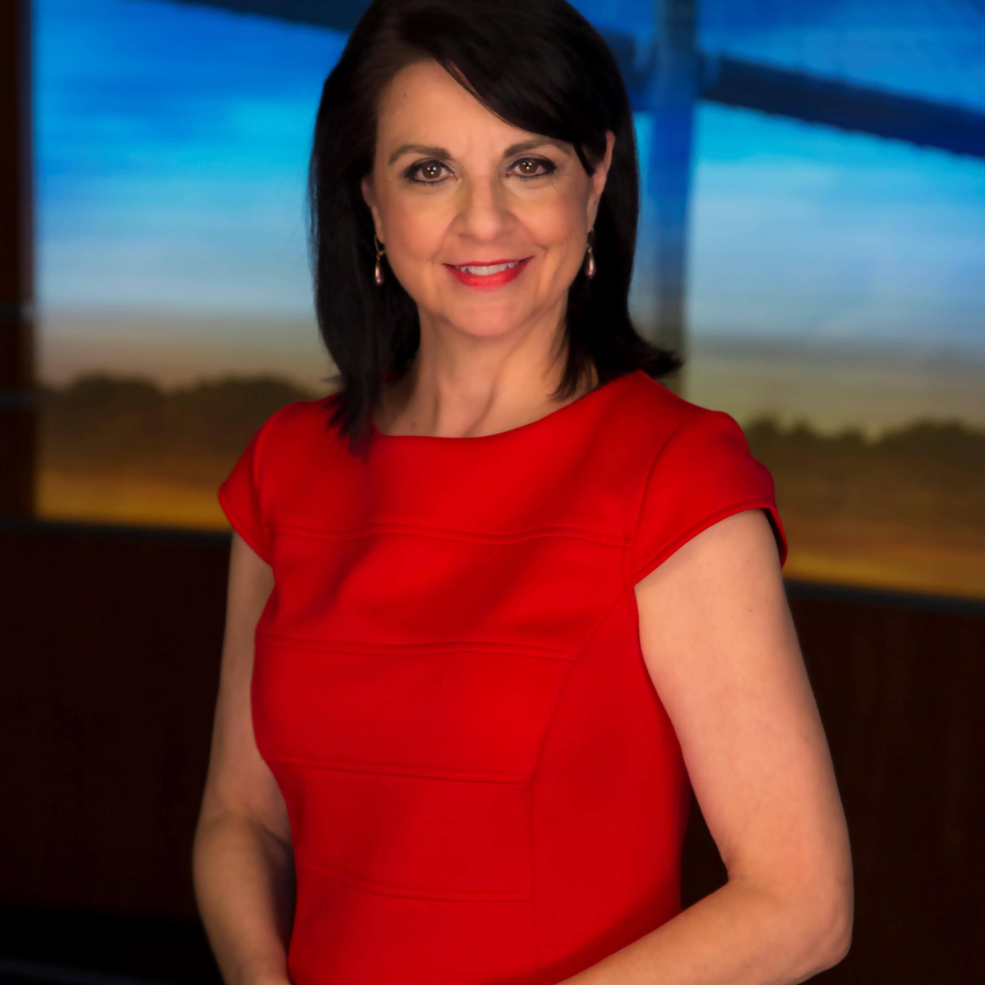 Host for Mid Morning Live at 10am weekdays. Anchor for THE News at Noon, THE News Live at 5 and THE News New at 6 on WTOC-TV.