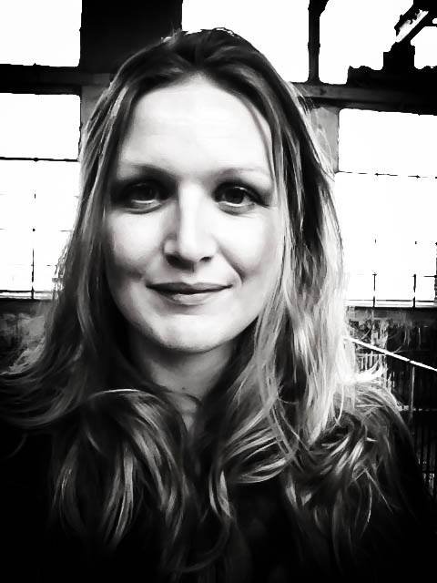 werkt @FanFactory | heeft lief Faya, Jazz, Jerry | Arnhem | Positief | Enthousiast | Ontdekken | Ondernemen | Frankrijk | Vrienden | Borrelen | Water