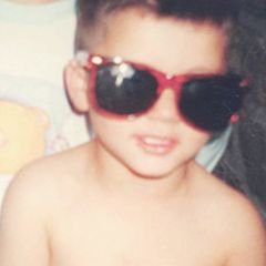 sono zayn, sono tenero e piccolo e dovete adottarmi bc sono bello.