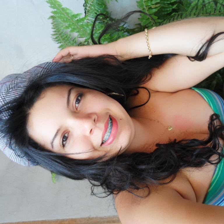 Não me subestime. Às vezes me faço de cego para enxergar mais longe.