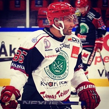 Hockeyspelande kille från Stockholm. twittrar bara om det roliga i livet!