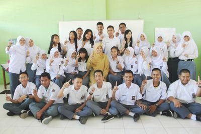 The FAMOUS Class OF Sixteen Senior High School . 
working together, friendly, compactness makes us get what we wanted on each self.