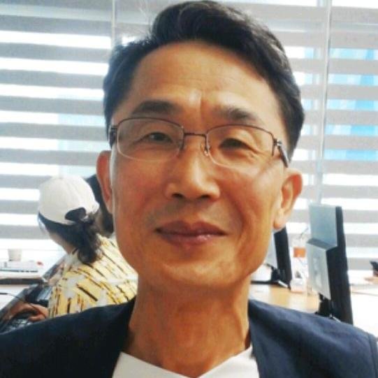 자연과 산이 좋아 경남 하동군 지리산 구재봉으로 귀농하여 제2의 인생을 살고 있는,,,,,지리산구재봉 숲고운터 박태윤입니다,,,2만여평의 친환경 매실힐링체험농원을 가꾸어 가고 있습니다.