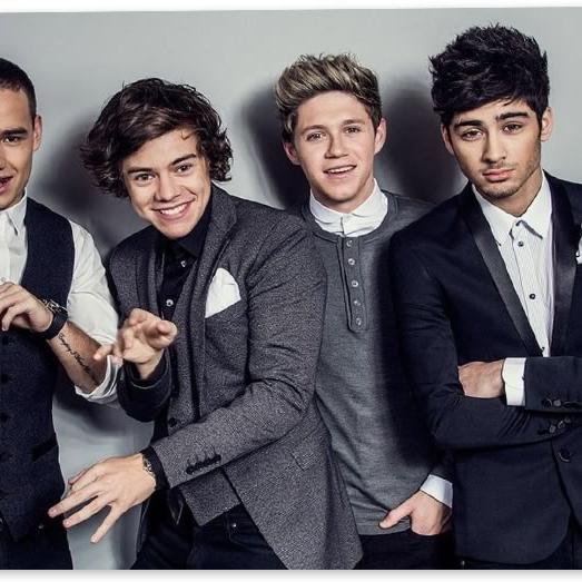 One Direction News on Twitter "Public Smooch! Former 'One Direction