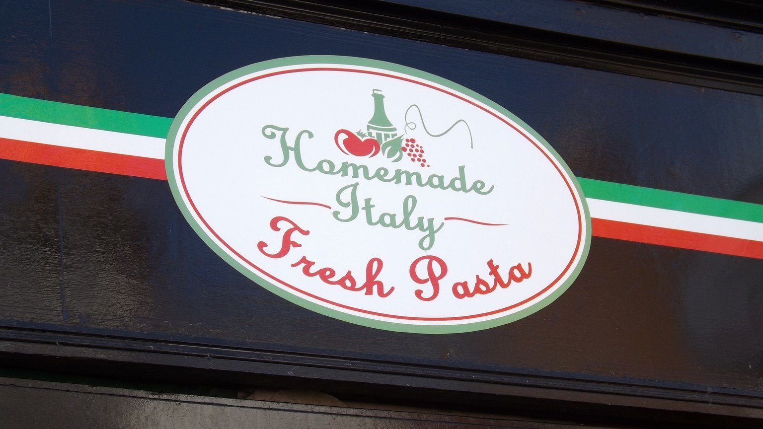 At Homemade Italy, Scarborough, everything is fresh, even the decor. Enjoy one of our many homemade pastas or even a cup of hot fresh coffee.