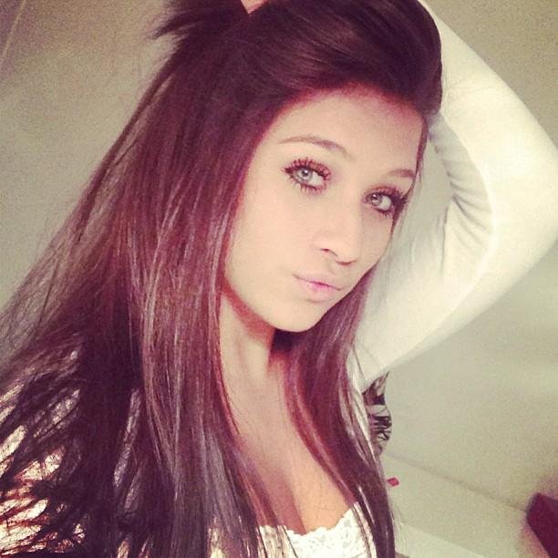 BruninhaFeeh's profile picture. 