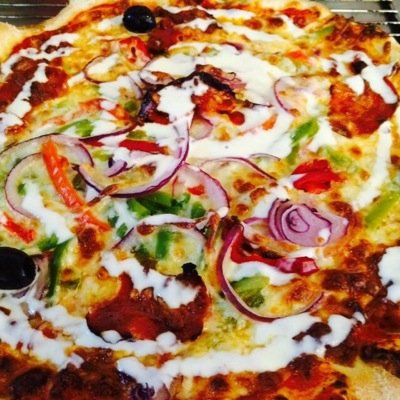 Pizzas et burgers maison, prêt à manger, tapas et brunch ! 
Sur place - A emporter - Livraison 
Ambre et Michel vous accueillent 7 jours sur 7.