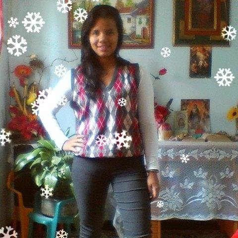 graduada el 2013, feliz, alegre, optimista, entusiasta, sincera, loca, enamorada de la vida, deseando vivir cada dia una aventura genial.....