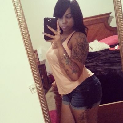 Instagram @eyes_thighs_tattoos #Unbothered