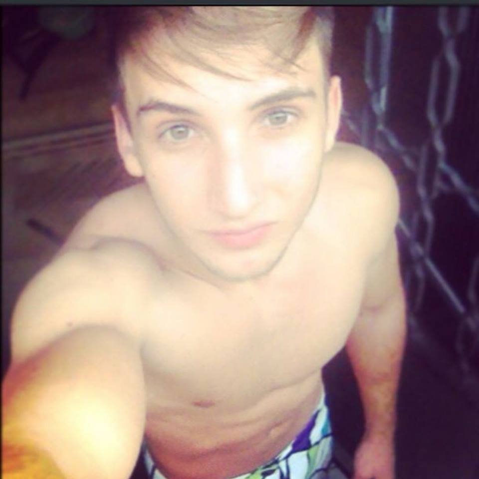 Sou Boylieber- i'm Boylieber , Surfista,Skatista,Poetico ,Arianator , Lovatic,Directioner,Mahomie,Smiler,Gezeer, Sou Brasileiro :3