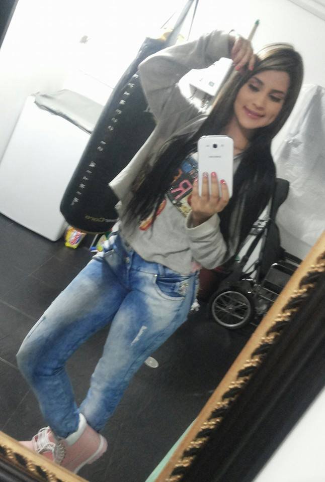 e dijeron que para enamorarla tenía que hacerla sonreír . El problema es que cada vez que sonríe, me enamoro yo. Bob Marley