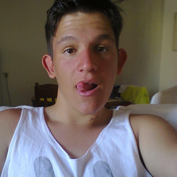 nha puta ☆ preta ☆ vivs ☆
Segue-me e dou-te um chocolate .