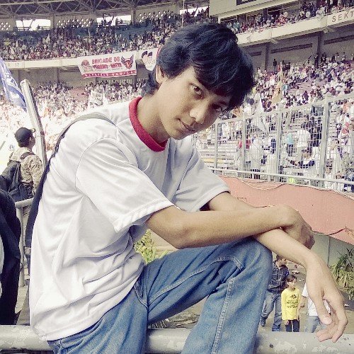 achmadfauzy_280's profile picture. Life is struggle and struggle is life