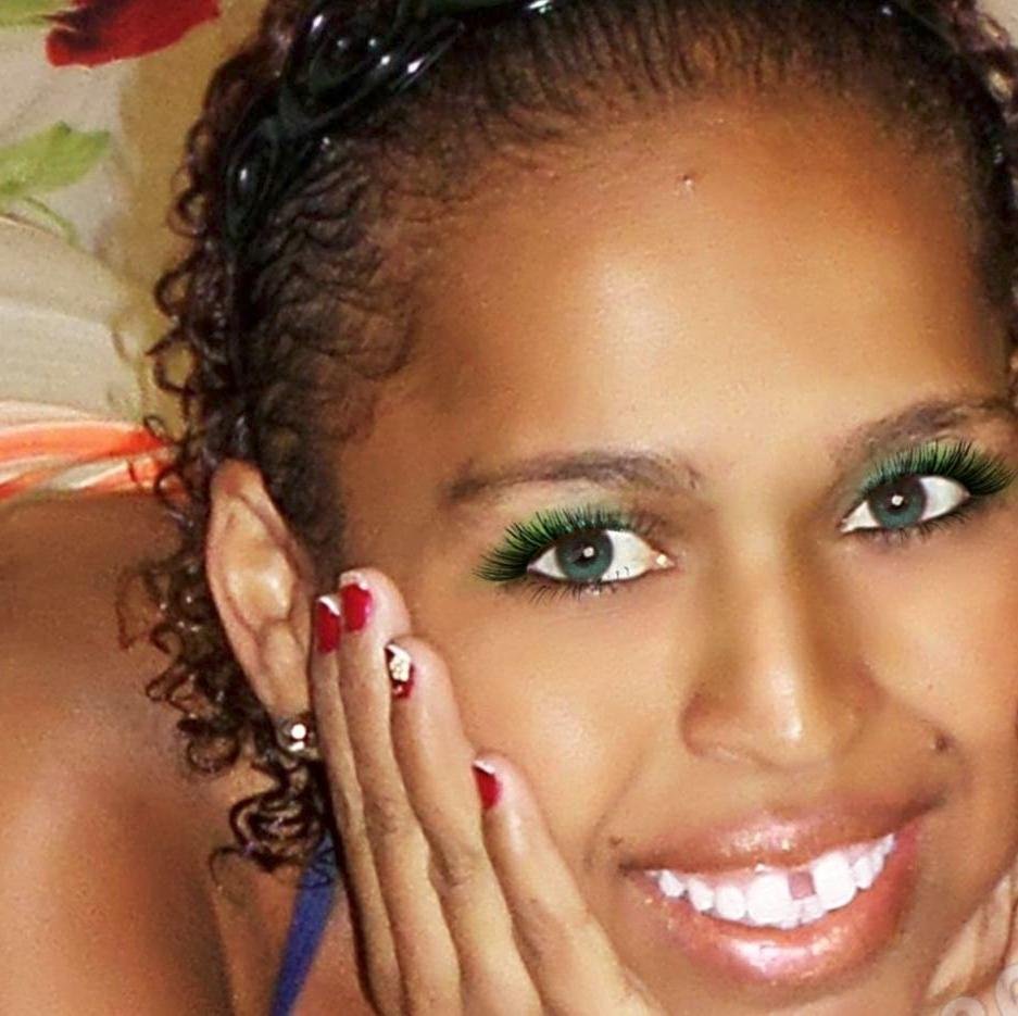 LI_DOIDA's profile picture. Aquela que as vezes parece ser tão diferente e as vezes tão igual, malvadiinha do beem e boaziinha do mal!