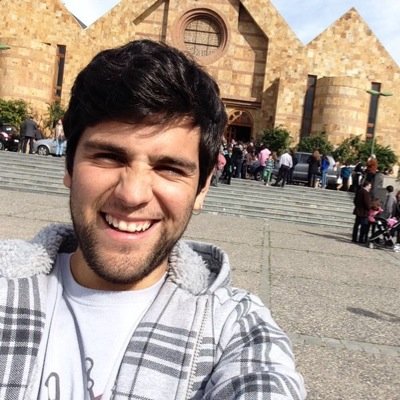 Estudiante de Geografía. 21 años. Amante de los centellas y de series.